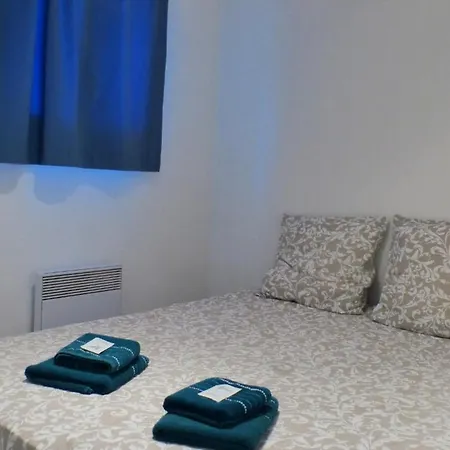 33 M With Garden And Terrace Apartment